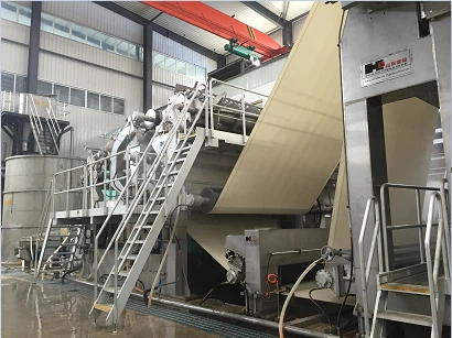 Stroj za papirnate serviete